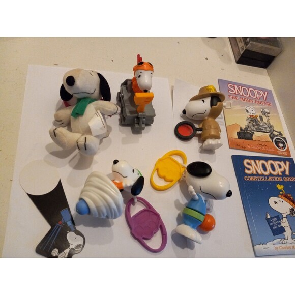 Snoopy McDonalds Happy Meal Toys Assortment of 5 Figures & 2 Books - Picture 8 of 16